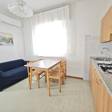 아파트 Cozy Ground-floor Retreat Near The Sea