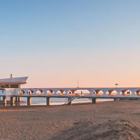Διαμέρισμα Cozy Ground-floor Retreat Near The Sea *