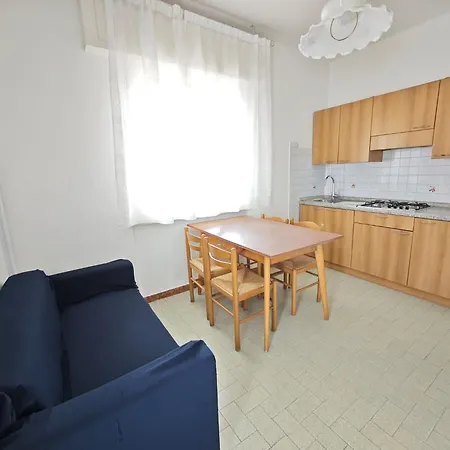 아파트 Cozy Ground-floor Retreat Near The Sea *